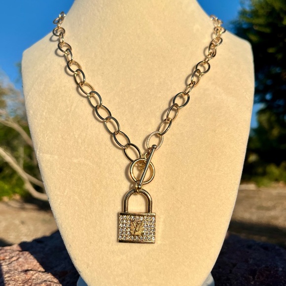 Chic and modern Louis Vuitton rhinestone lock charm on GP gold chain necklace - Picture 1 of 5